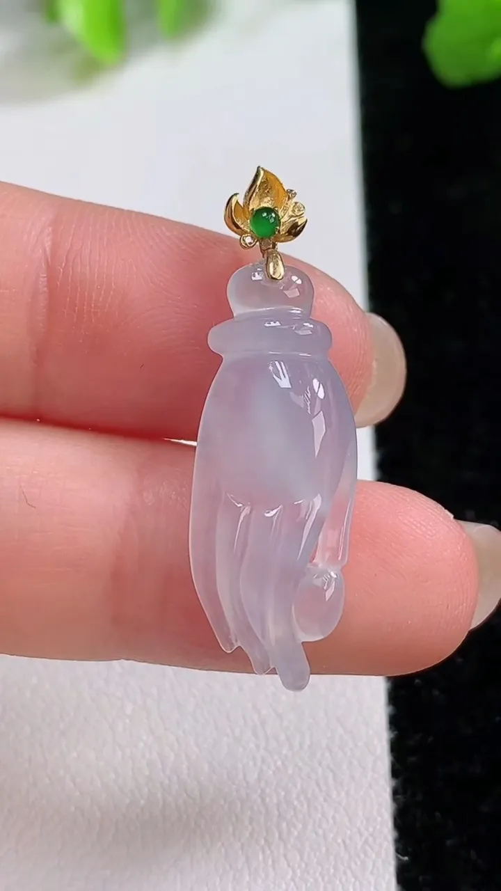 天然A货翡翠种掌上明珠吊坠，尺寸27-9.8-4，重量:2.22g8月7日
工厂直销收藏佳品,种好水