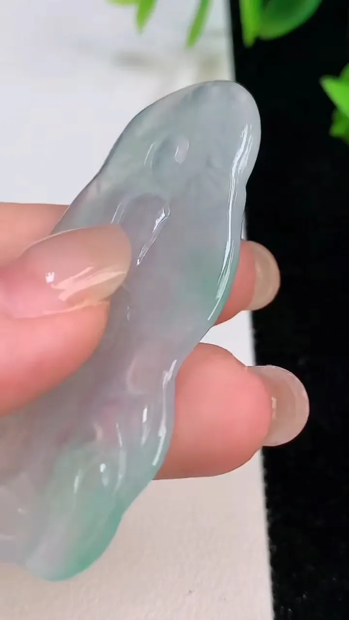 天然A货翡翠观音菩萨吊坠，尺寸57-27-4，重:13.78g
8月7日