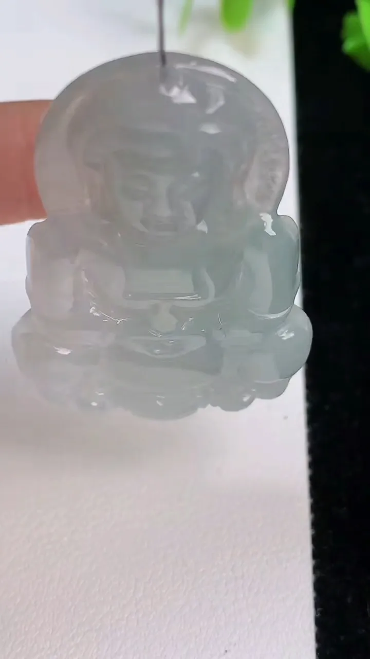 天然A货翡翠观音菩萨吊坠，尺寸52.7-31.6-6，重量:17.39g
8月7日