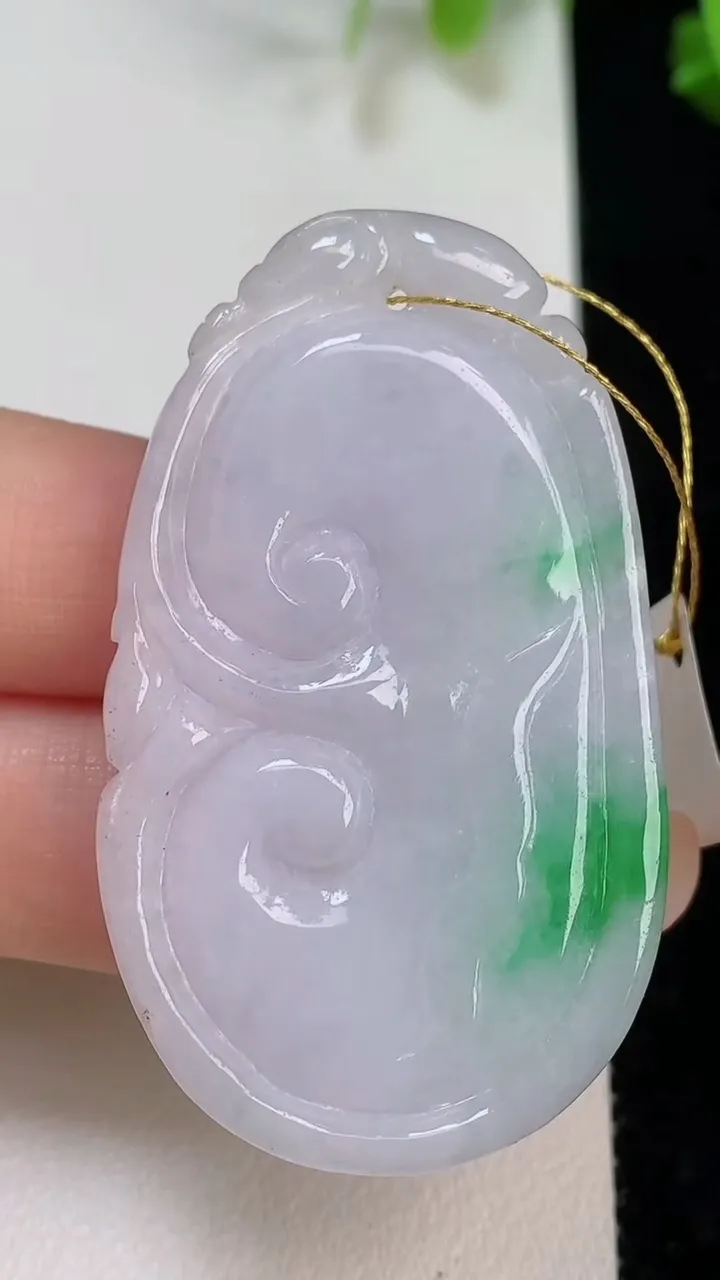 天然A货翡翠如意吊坠，尺寸50.6-29.8-7，重量:21.76g
8月7日
