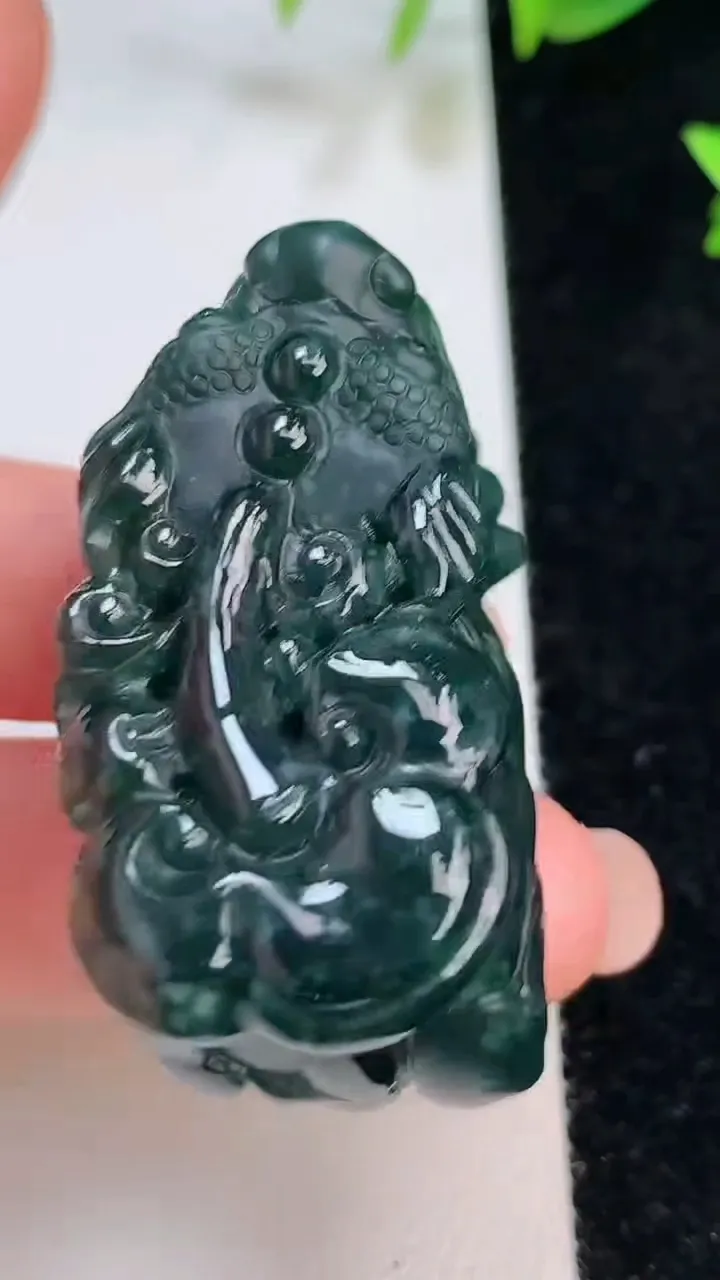 天然A货翡翠蓝水貔貅吊坠，尺寸45-23-20，重:47.40g
8月7日