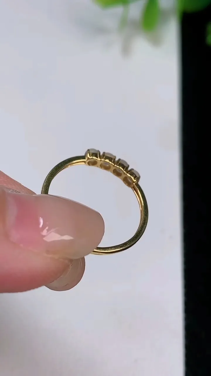 天然A货翡翠种蛋面戒指，尺寸16.8-2.8，重量:1.00g2025年8月7日
工厂直销收藏佳品,种好水足，色泽均匀，有种有色，上手高大气！