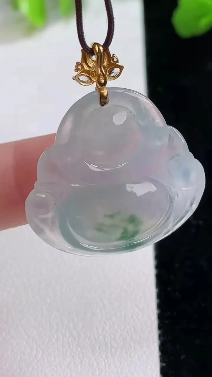 天然A货翡翠种飘花佛公吊坠，尺寸25.8-27.7-5，重量:5.47g
8月8日