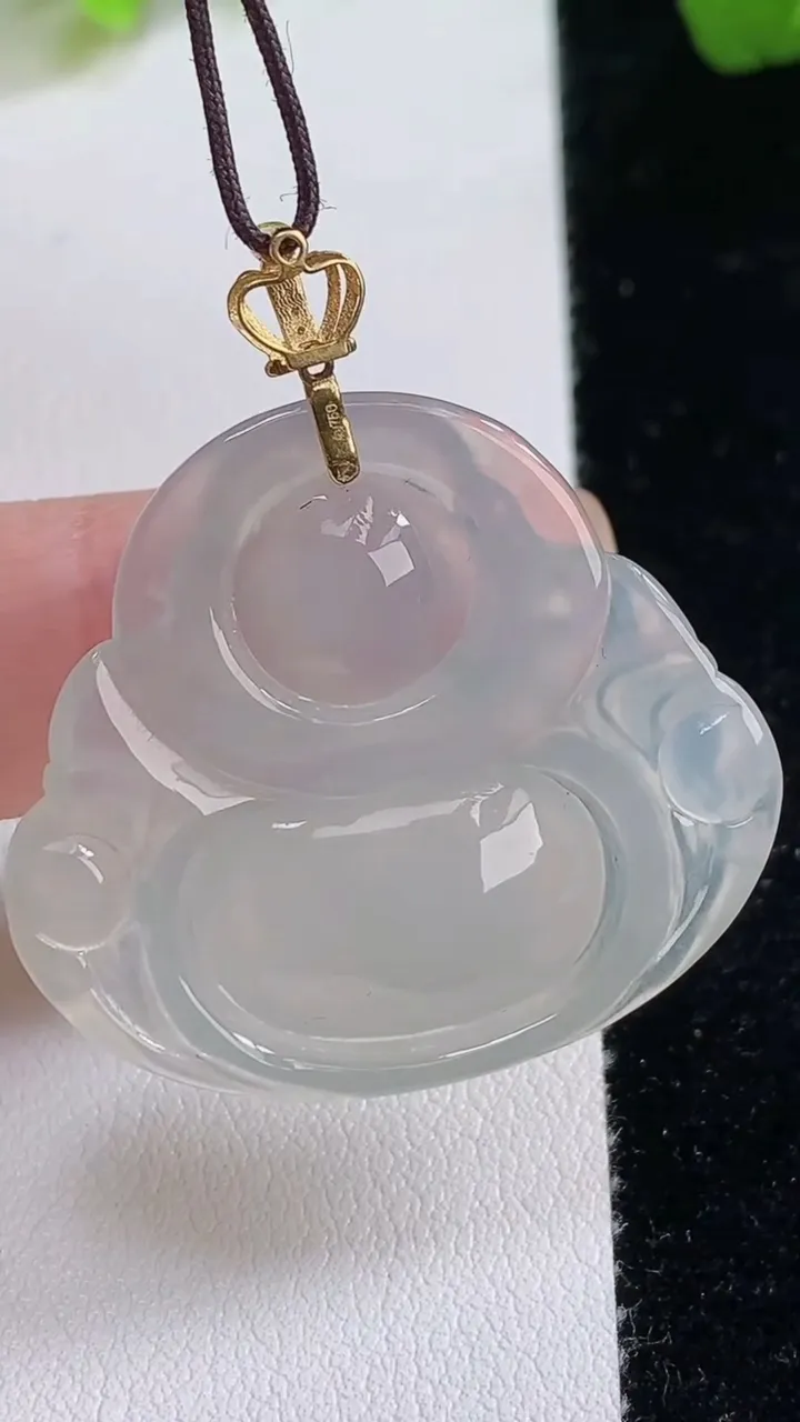天然A货翡翠种白冰佛公吊坠，尺寸28.8-32.6-6.2，重量:8.56g
8月8日