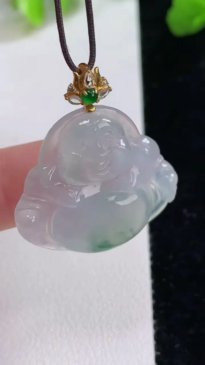 天然A货翡翠种飘花佛公吊坠，尺寸25.8-27.7-5，重量:5.47g
8月8日