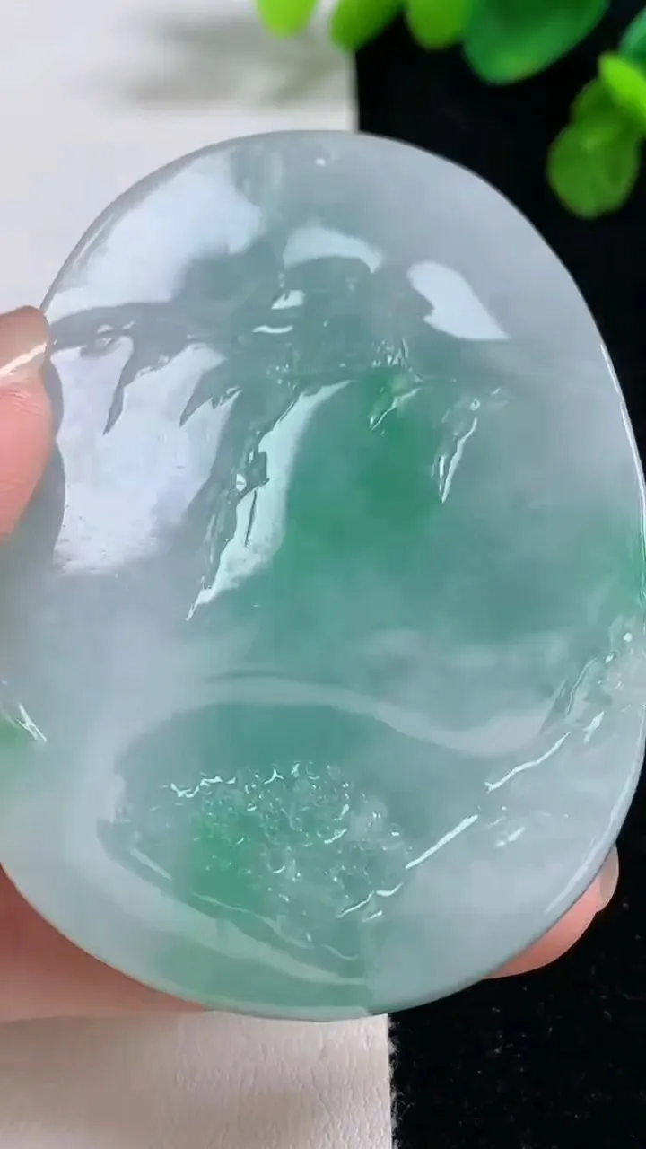 天然A货翡翠山水牌吊坠，尺寸66.3-45.8-10.2，重:62.55g
8月9日