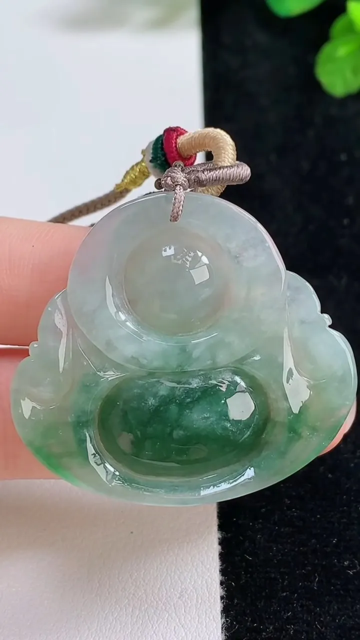 天然A货翡翠飘花佛公吊坠，尺寸37-41-7.5，重:15.84g
8月9日