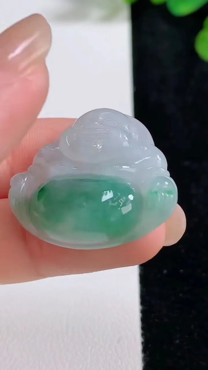 天然A货翡翠佛公吊坠，尺寸25.8-30.5-6，重量:7.42g
8月9日