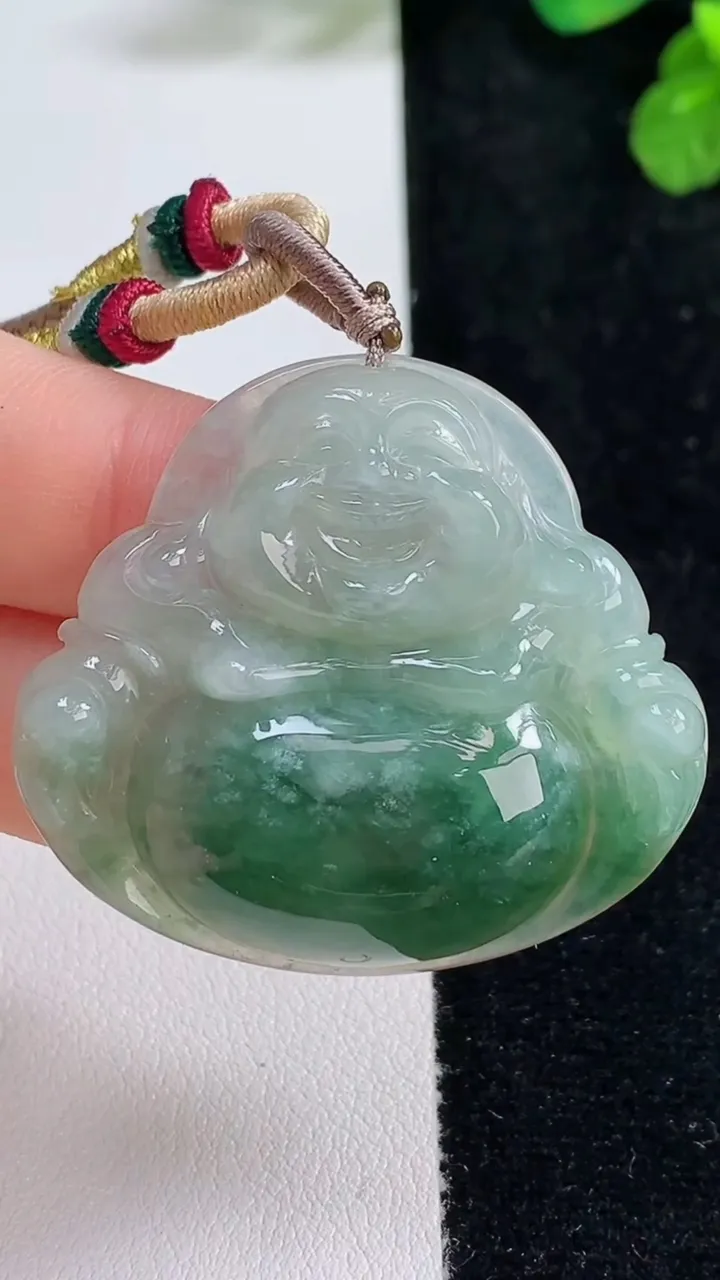 天然A货翡翠飘花佛公吊坠，尺寸37-41-7.5，重:15.84g
8月9日