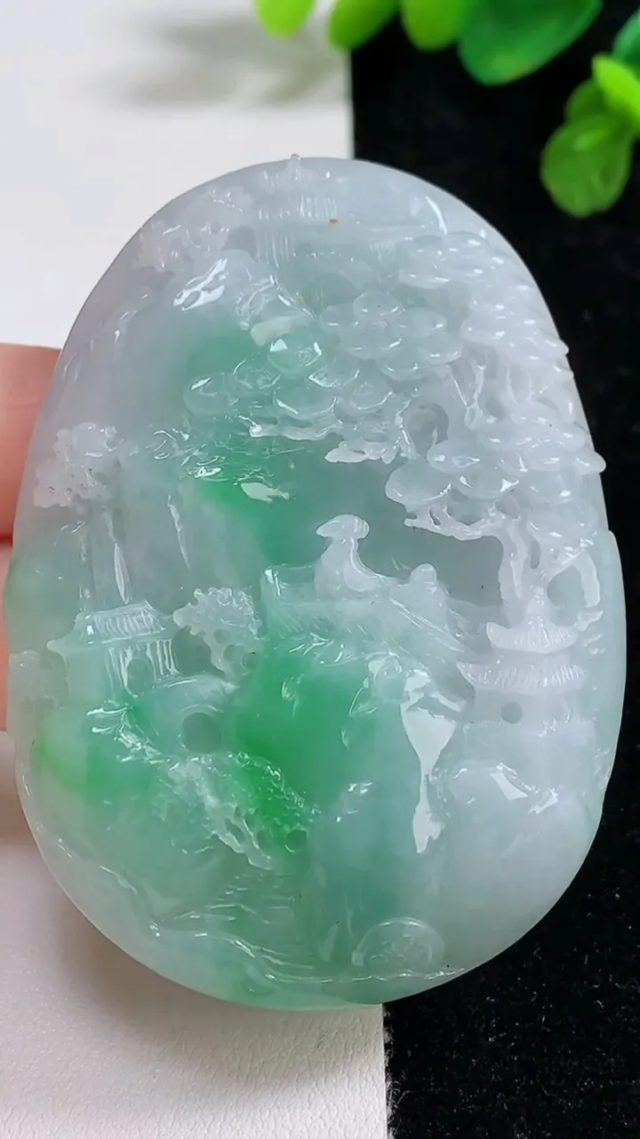 天然A货翡翠山水牌吊坠，尺寸66.3-45.8-10.2，重:62.55g
8月9日