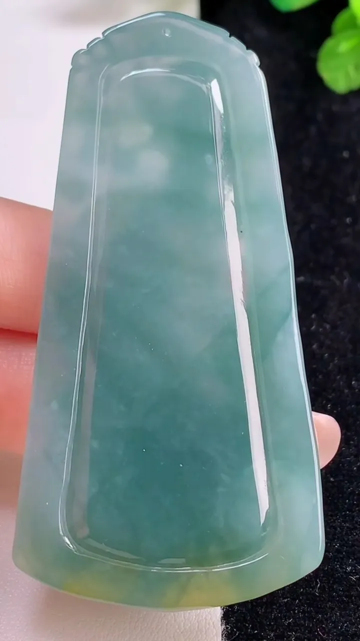 天然A货翡翠蓝水双彩大势至观音菩萨吊坠，尺寸73.5-37-8.1，重:32.33g
8月9日