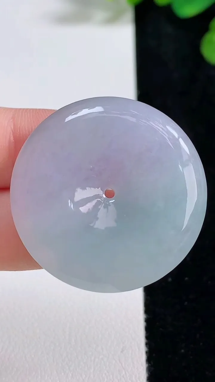 天然A货翡翠春带彩紫罗兰平安扣吊坠，尺寸34.3-6，重量:14.90g
8月9日