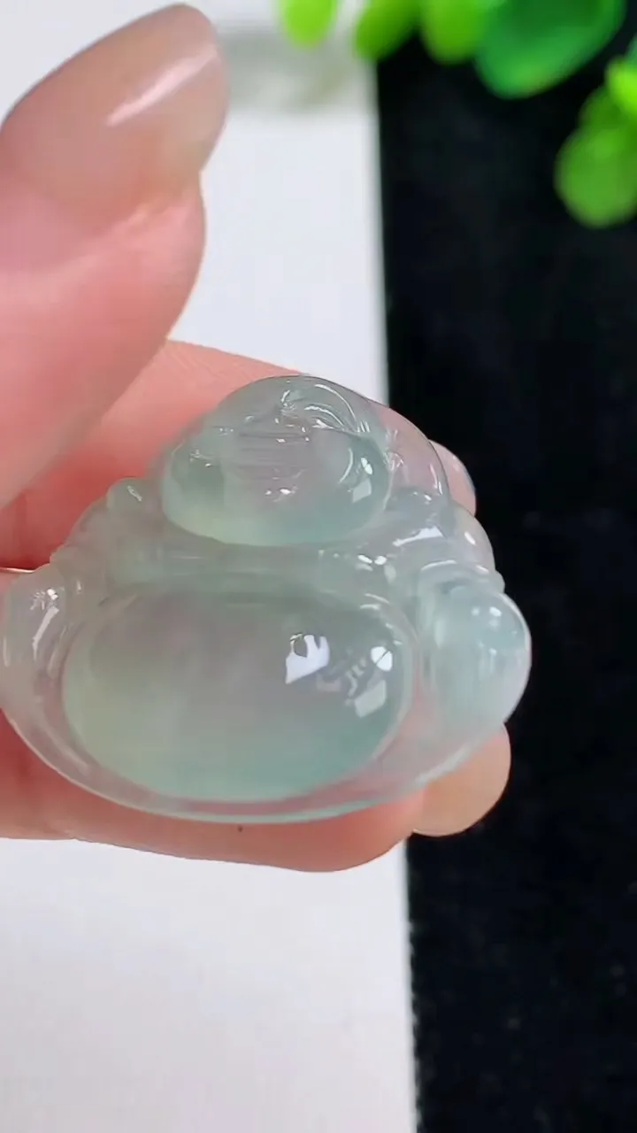 天然A货翡翠佛公吊坠，尺寸25.8-29-5.3，重量:5.89g
8月10日