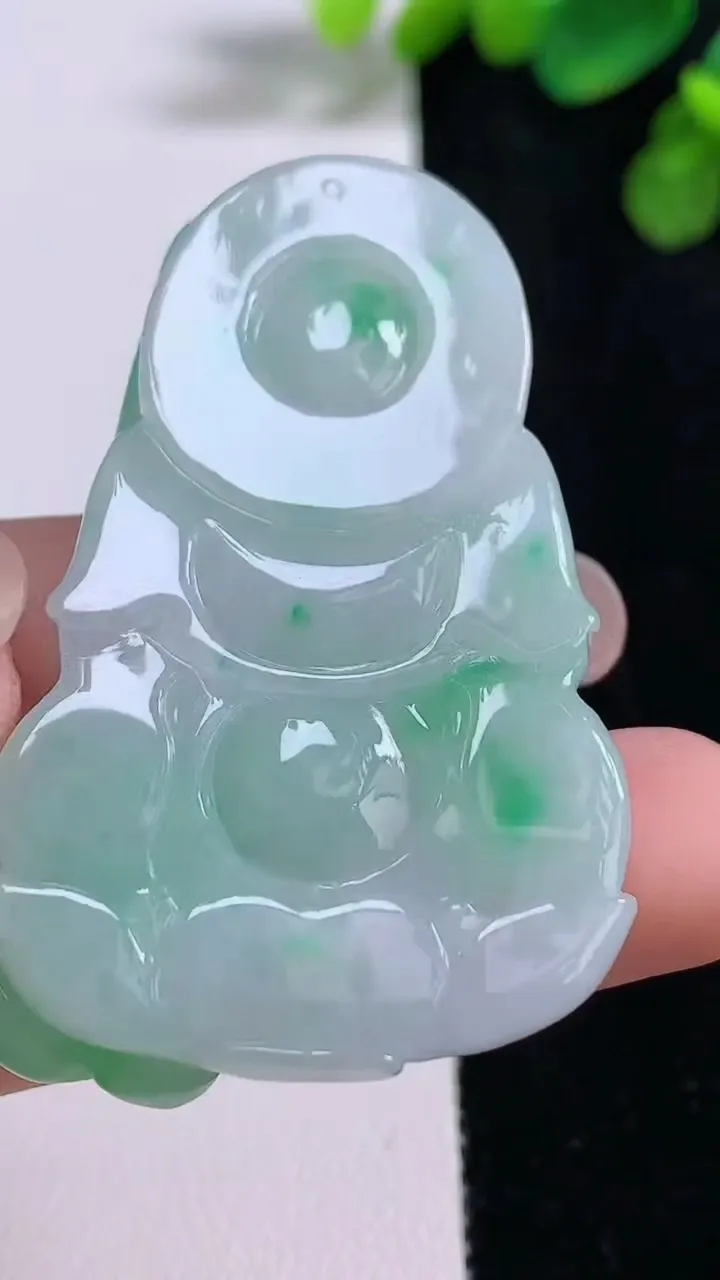 天然A货翡翠观音菩萨吊坠，尺寸53.5-33.3-8.4，重量:28.66g
8月10日
