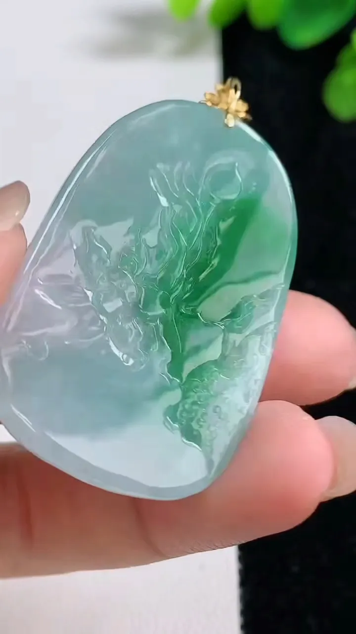 天然A货翡翠年年有余 荷叶鱼吊坠，尺寸43-28.4-6，重量:18.09g
8月10日