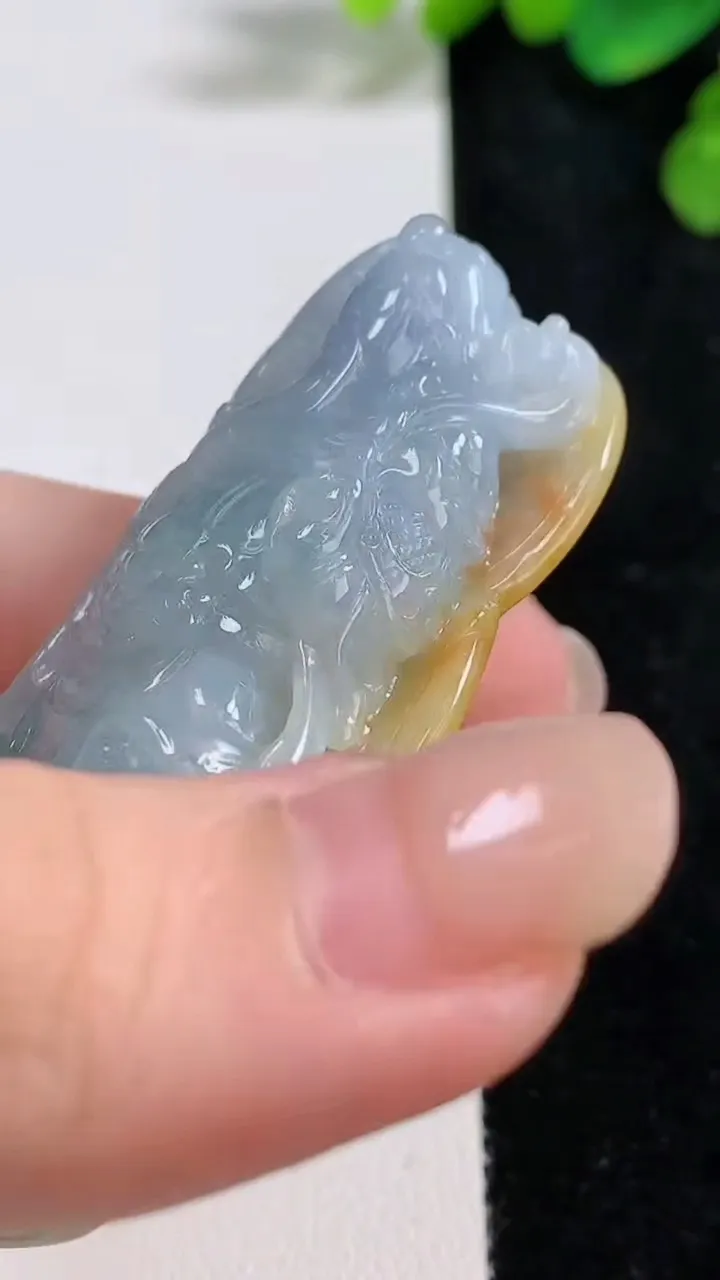 天然A货翡翠双彩御龙关公吊坠，尺寸61.5-23.2-13.3，重量:54.34g
8月10日