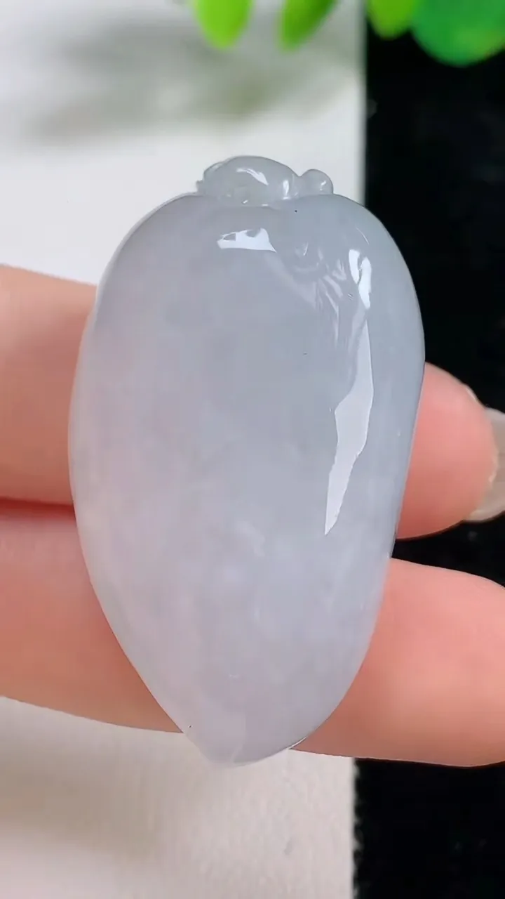 天然A货翡翠冰种福瓜吊坠，尺寸38-23-14，重量:26.06g
8月10日