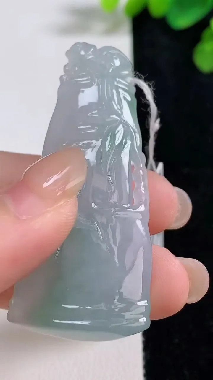 天然A货翡翠飘花节节高升 竹节吊坠，尺寸55-23.3-11.6，重量:22.72g
8月10日