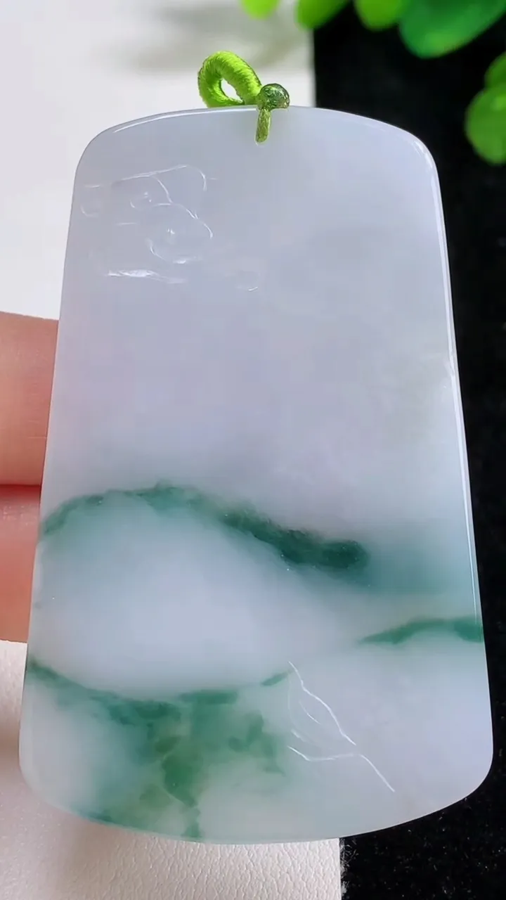 天然A货翡翠飘花御龙观音菩萨吊坠，尺寸65-40.2-5，重量:31.64g
8月10日