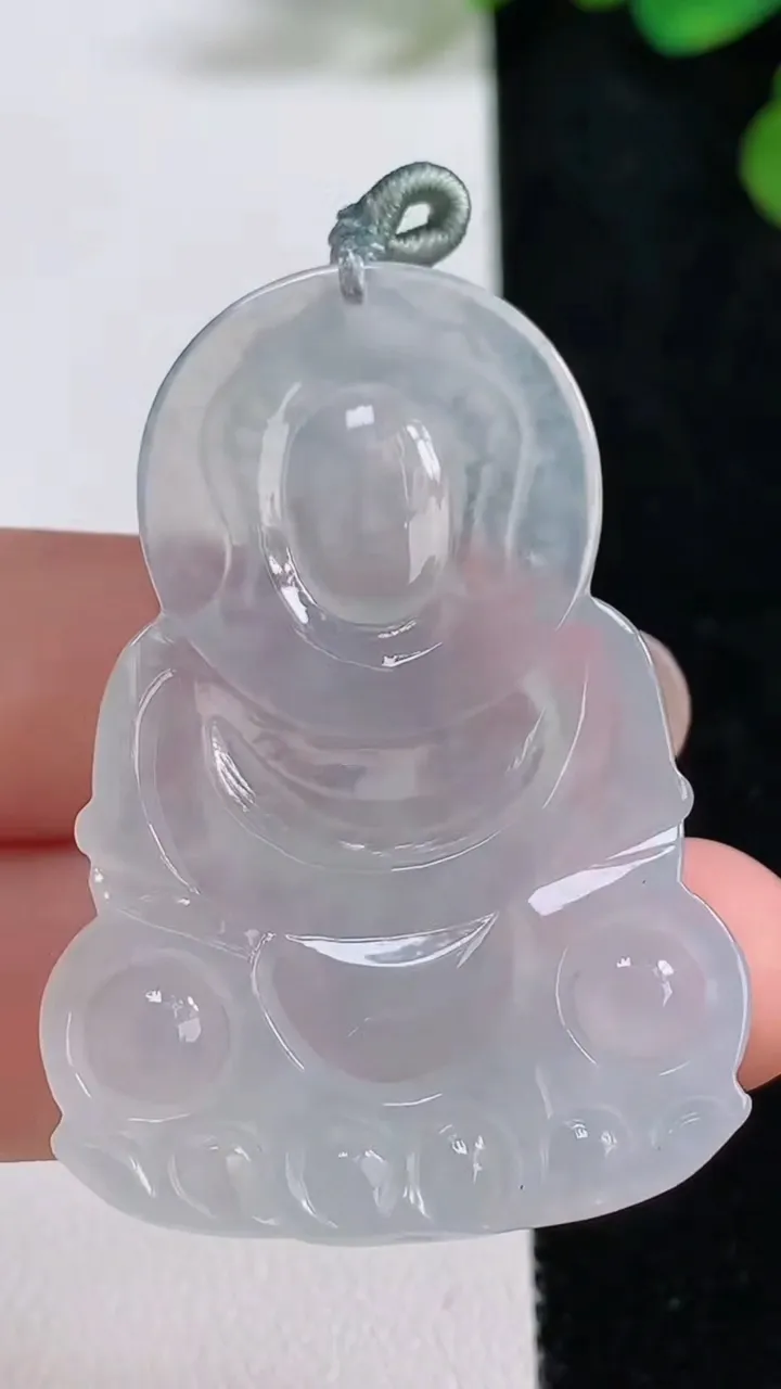 天然A货翡翠冰种观音菩萨吊坠，尺寸46.6-32.3-5，重量:12.70g
8月10日