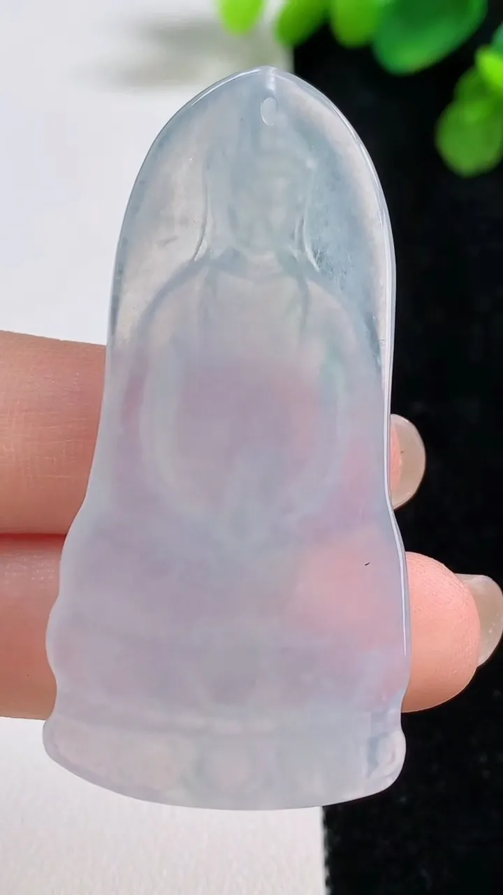 天然A货翡翠冰种观音菩萨吊坠，尺寸55.8-27-5，重量:15.59g
8月10日