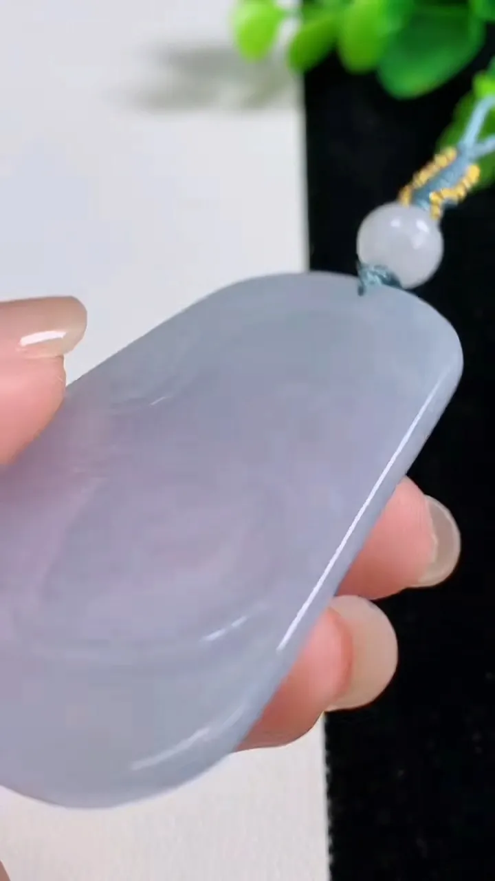 天然A货翡翠紫罗兰观音菩萨吊坠，尺寸57-38.6-5，重量:26.00g
8月10日