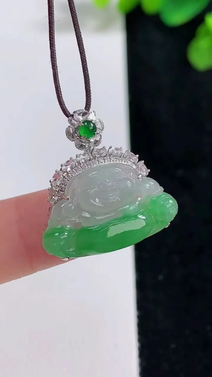 天然A货翡翠佛公吊坠，尺寸22.6-13.7-22.5-7，重量:2.90g
8月10日
