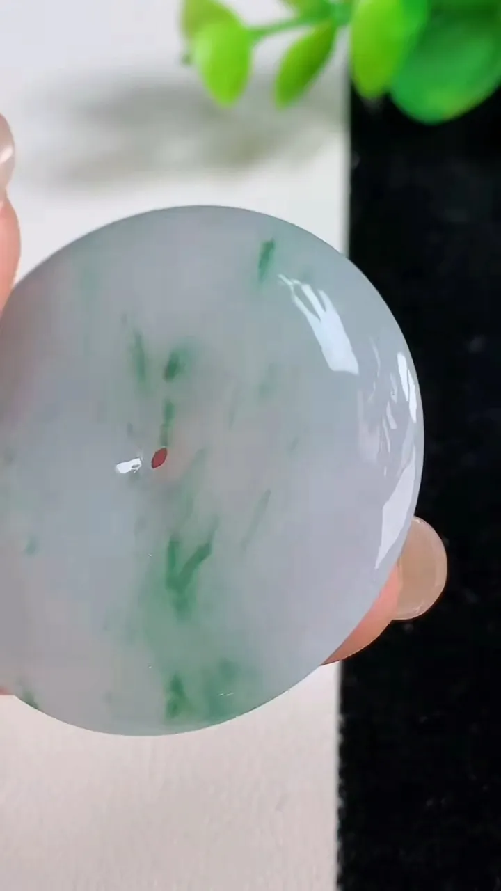 天然A货翡翠平安扣吊坠，尺寸40-5.8，重量:19.28g
8月11日