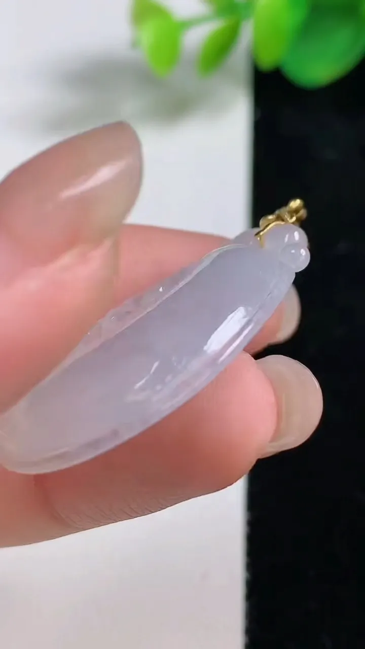 天然A货翡翠种如意吊坠，尺寸33-20.2-5，重量:6.10g
8月11日