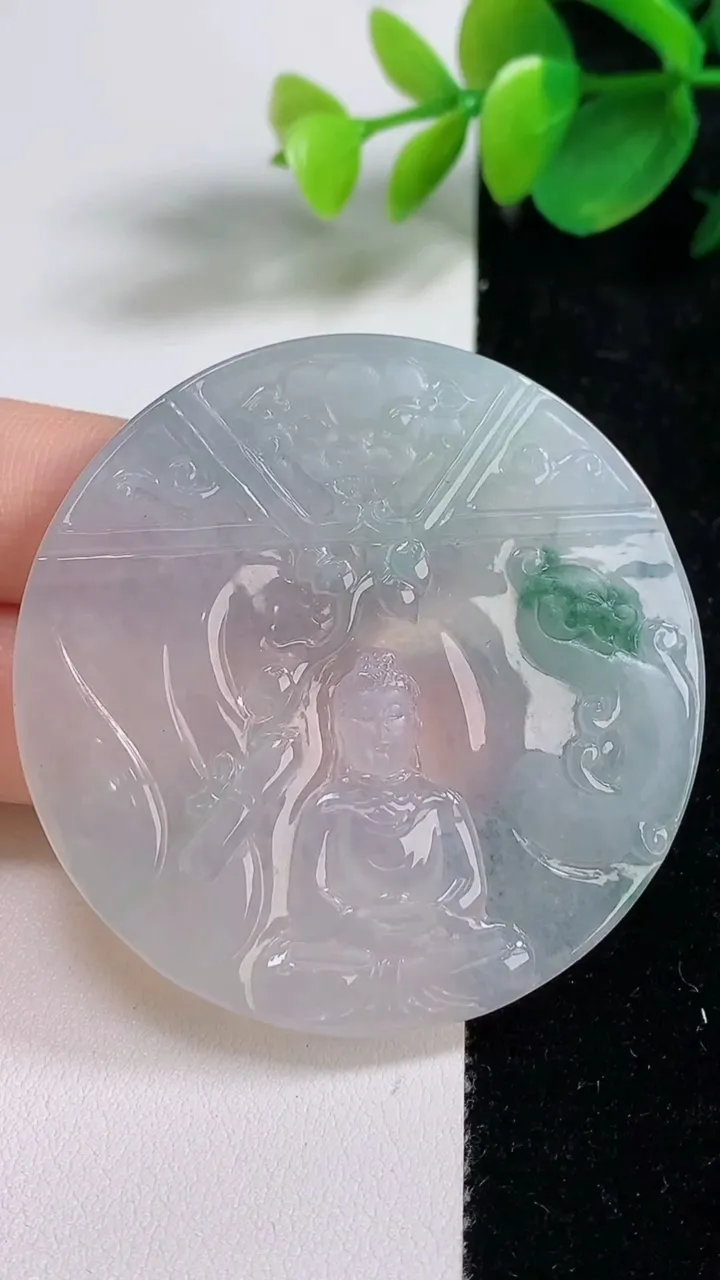 天然A货翡翠冰种飘花大日如来吊坠，尺寸52-5.3，重量:32.96g
8月11日