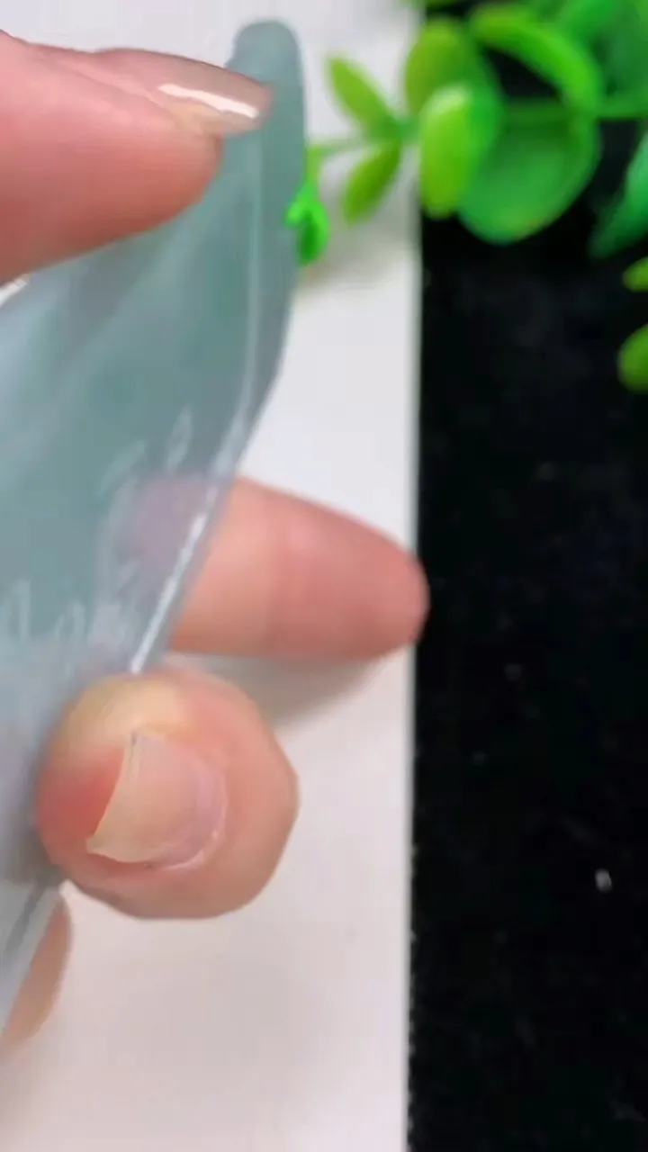 天然A货翡翠普贤菩萨吊坠，尺寸83-51-5，重量:51.30g
8月11日