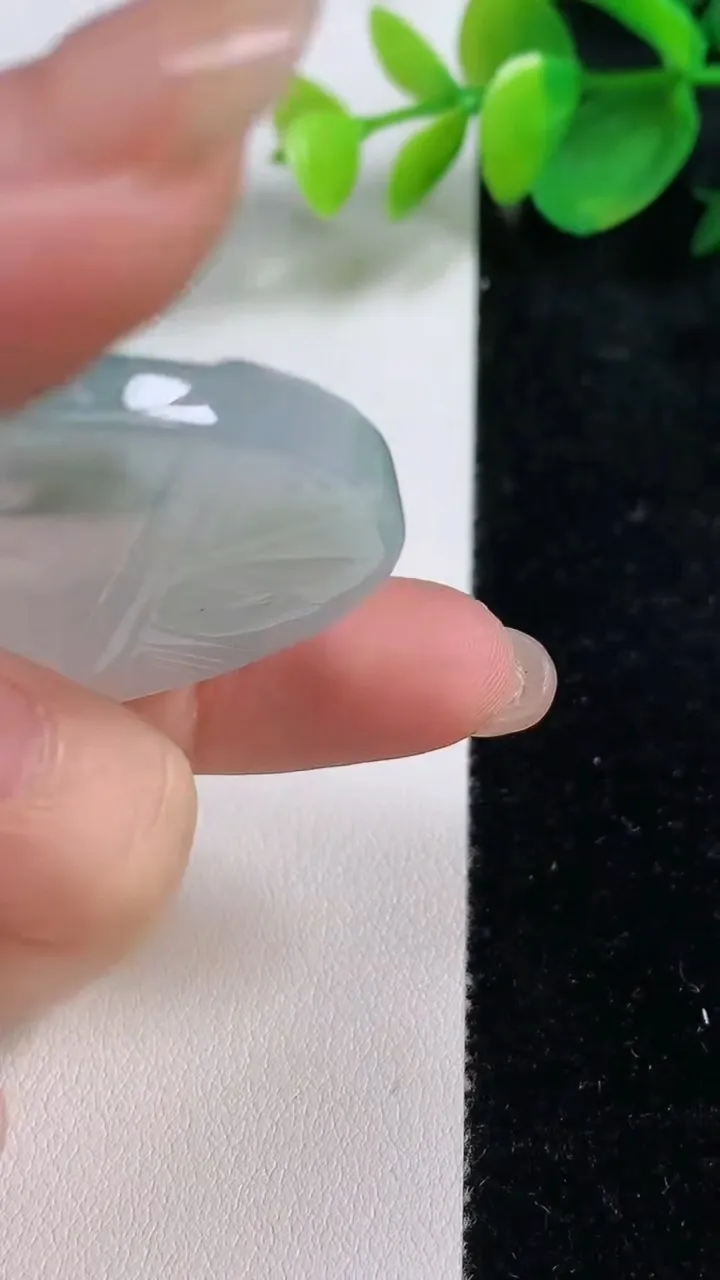 天然A货翡翠冰种飘花大日如来吊坠，尺寸52-5.3，重量:32.96g
8月11日