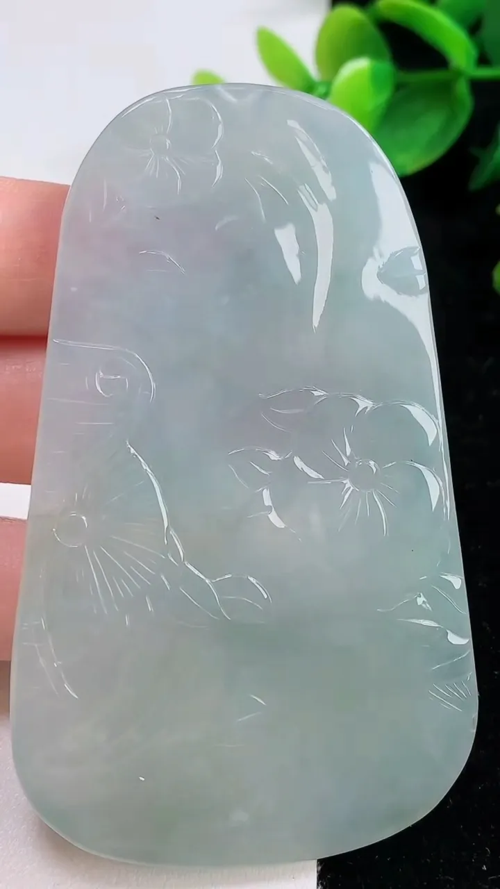 天然A货翡翠文殊菩萨吊坠，尺寸77.6-47-5.6，重量:45.80g
8月11日