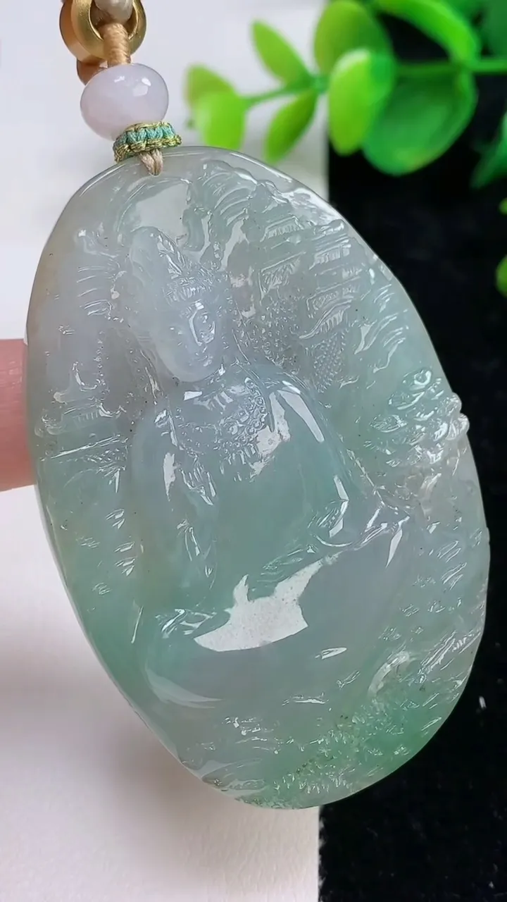 天然A货翡翠山水观音菩萨吊坠，尺寸61.2-40.8-10，重量:52.99g
8月11日