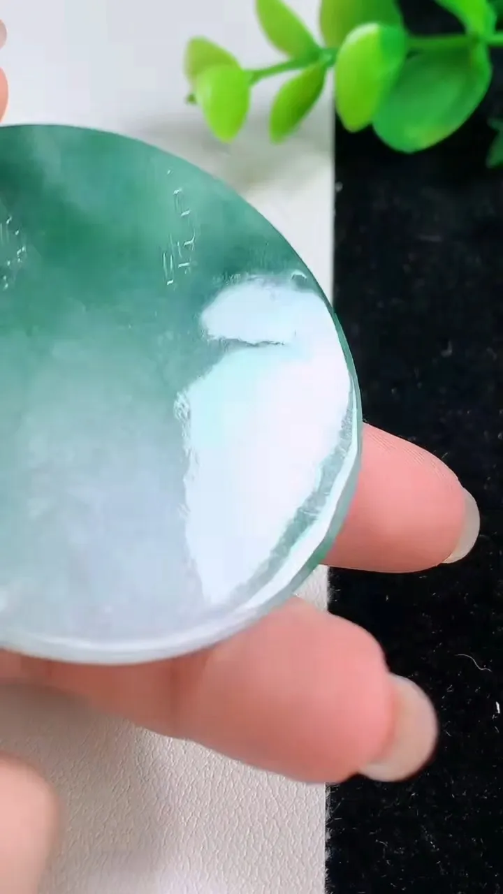 天然A货翡翠山水牌吊坠，尺寸52.3-5.3，重量:34.46g
8月11日