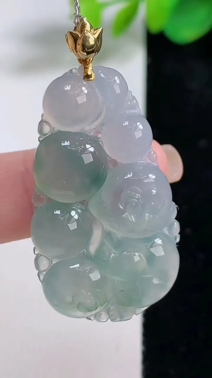 天然A货翡翠生肖猴吊坠，尺寸38-20.7-5.2，重量:8.14g
8月11日