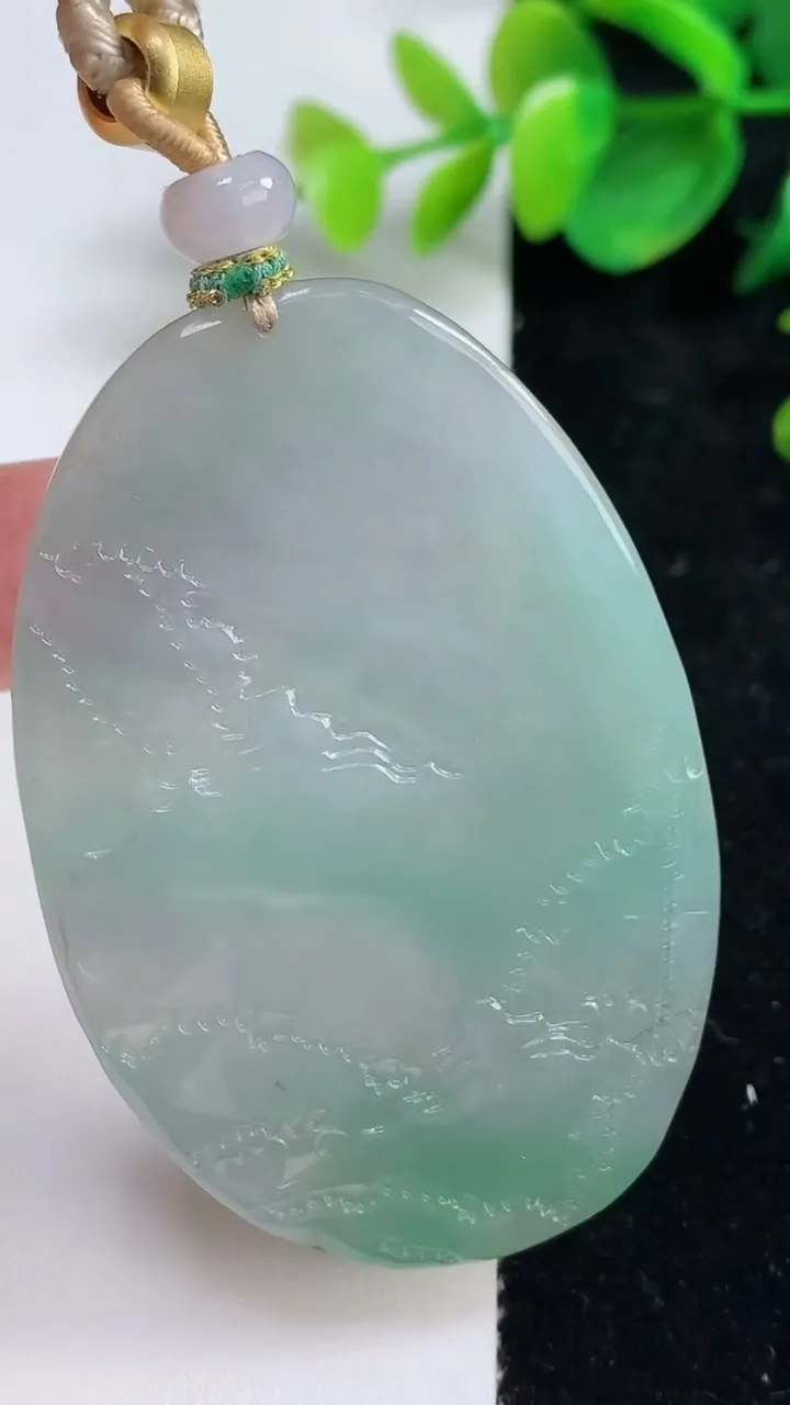 天然A货翡翠山水观音菩萨吊坠，尺寸61.2-40.8-10，重量:52.99g
8月11日