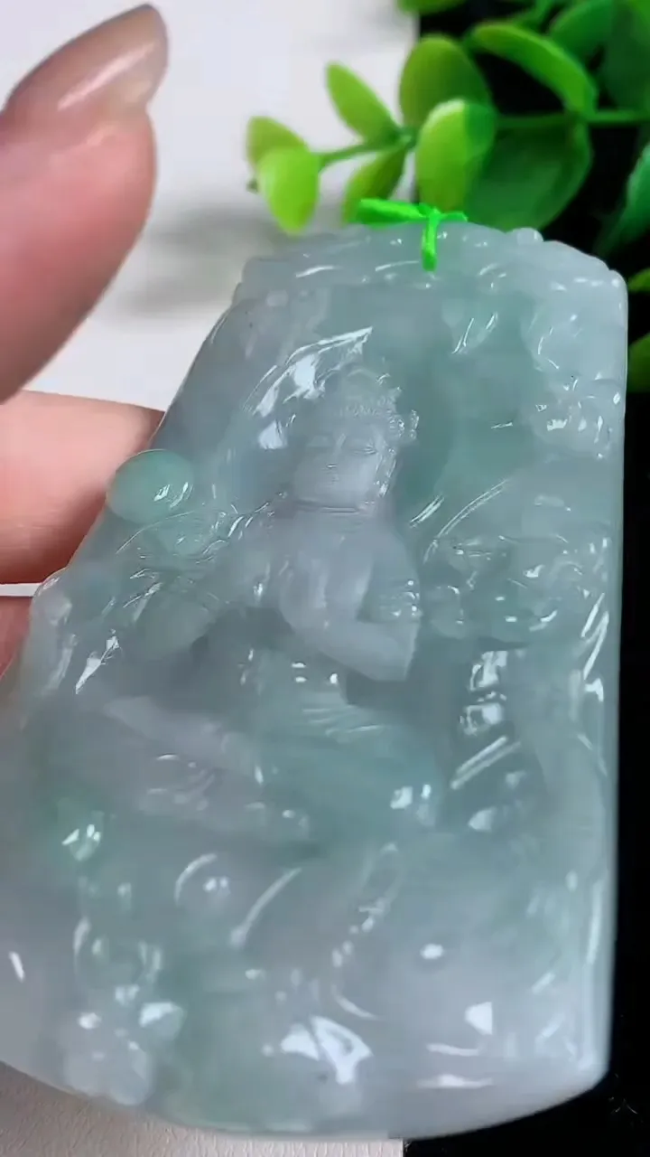 天然A货翡翠普贤菩萨吊坠，尺寸83-51-5，重量:51.30g
8月11日