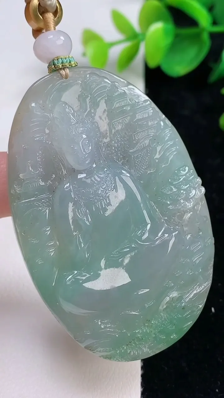 天然A货翡翠山水观音菩萨吊坠，尺寸61.2-40.8-10，重量:52.99g
8月11日