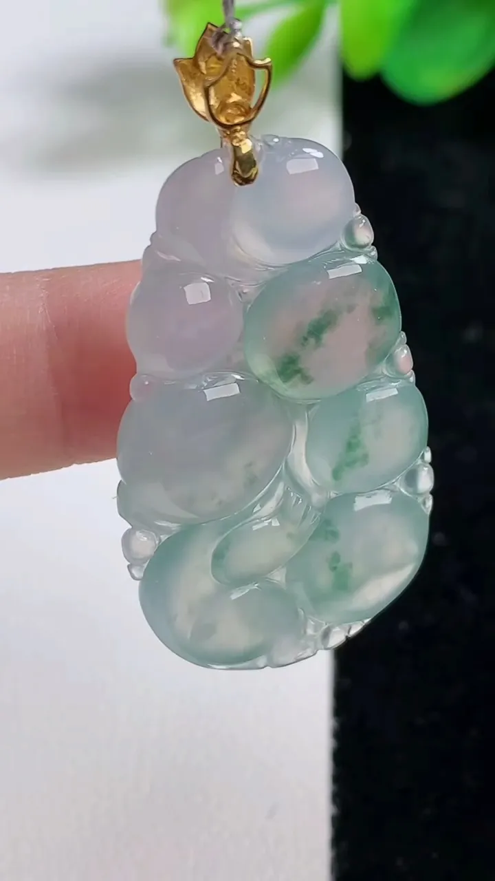 天然A货翡翠生肖猴吊坠，尺寸38-20.7-5.2，重量:8.14g
8月11日