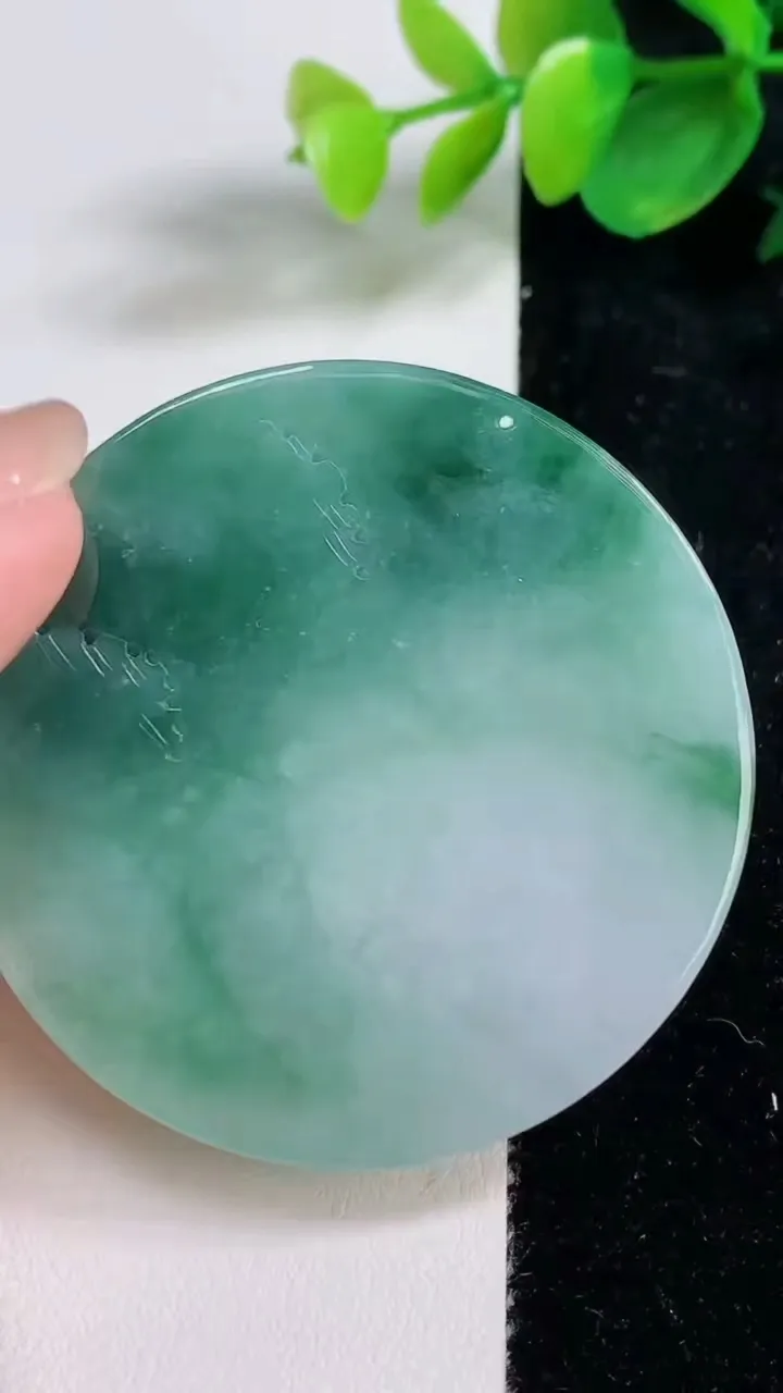 天然A货翡翠山水牌吊坠，尺寸52.3-5.3，重量:34.46g
8月11日