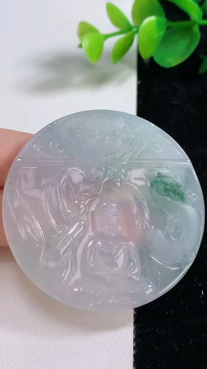 天然A货翡翠冰种飘花大日如来吊坠，尺寸52-5.3，重量:32.96g
8月11日