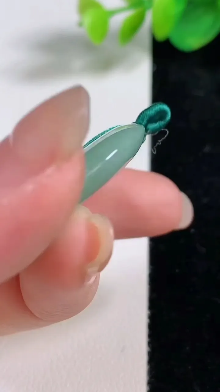 天然A货翡翠平安扣吊坠，尺寸36-6，重量:16.24g
8月11日