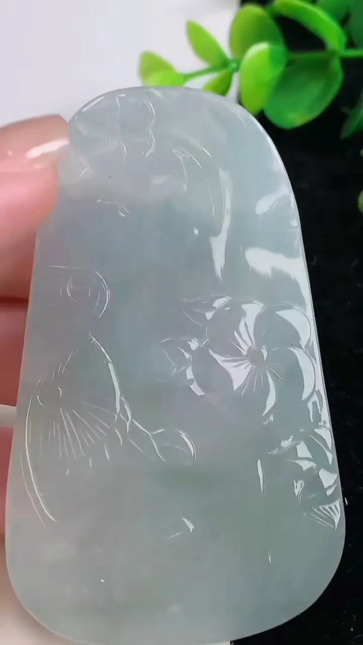 天然A货翡翠文殊菩萨吊坠，尺寸77.6-47-5.6，重量:45.80g
8月11日