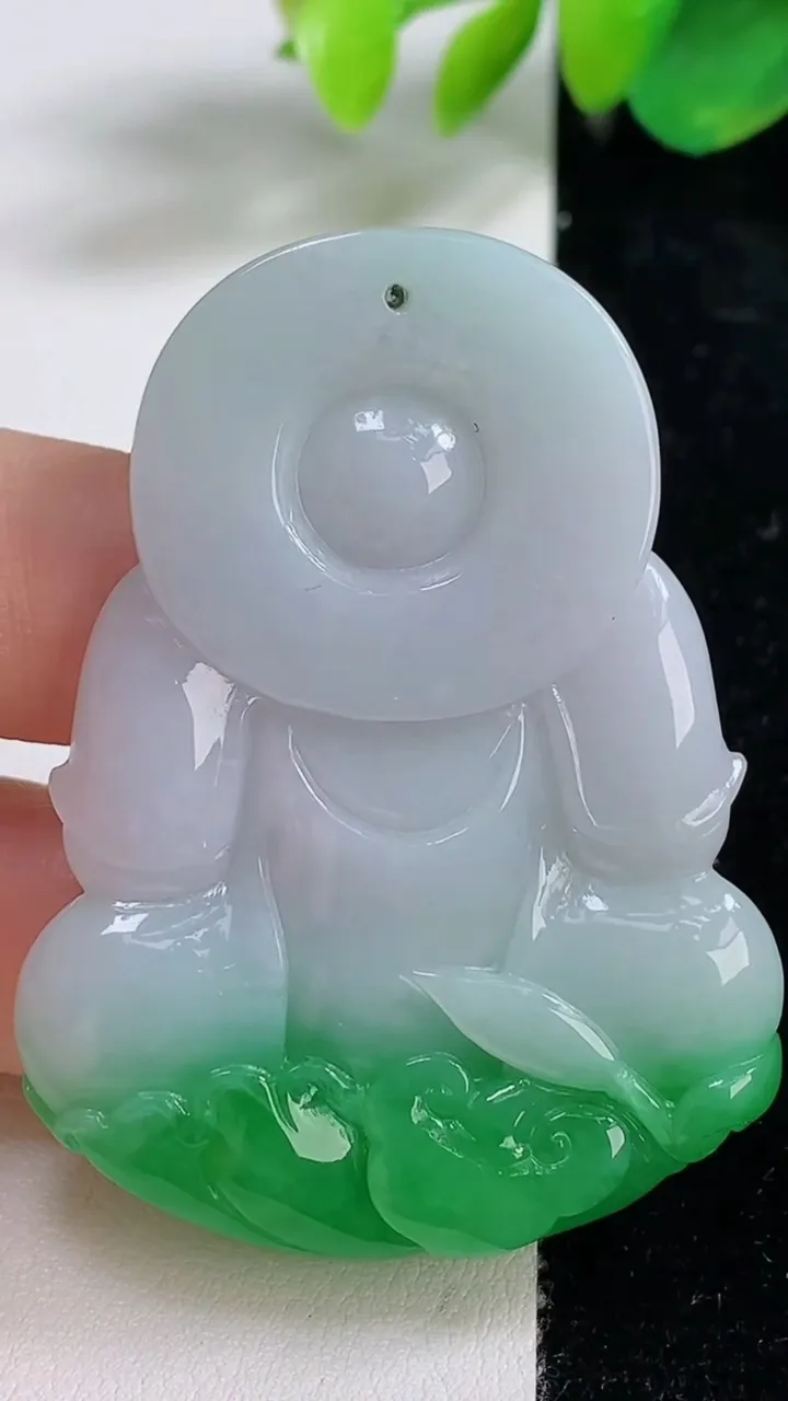 天然A货翡翠观音菩萨吊坠，尺寸53.7-36.4-7.6，重量:31.72g
8月11日