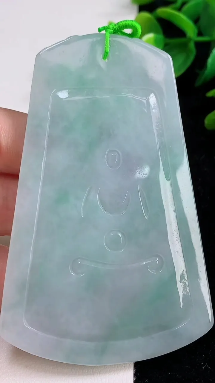 天然A货翡翠普贤菩萨吊坠，尺寸83-51-5，重量:51.30g
8月11日