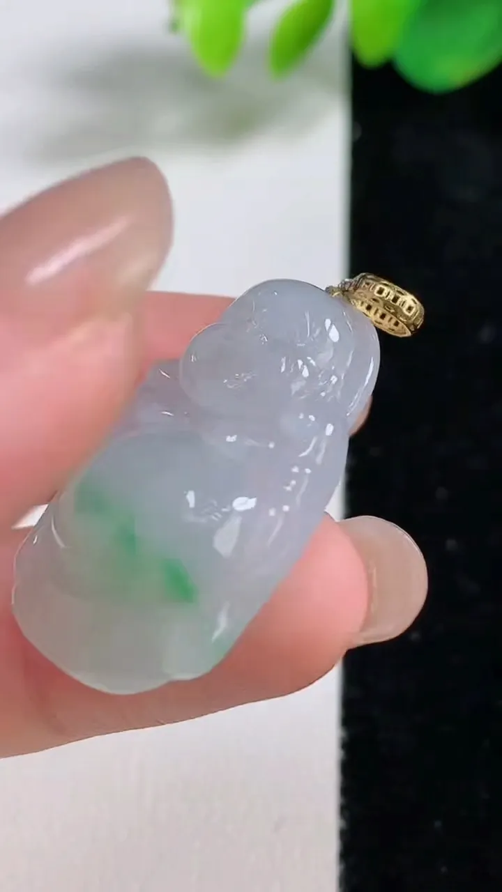 天然A货翡翠站佛 佛公吊坠，尺寸31.5-19-6.7，重量:6.36g
8月11日