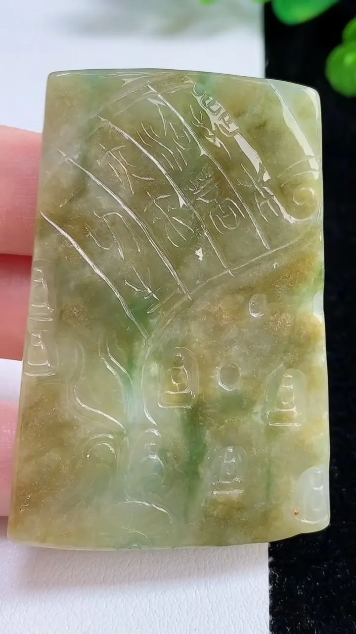 天然A货翡翠虚空藏观音菩萨吊坠，尺寸60.5-42.6-8，重:42.30g
8月12日