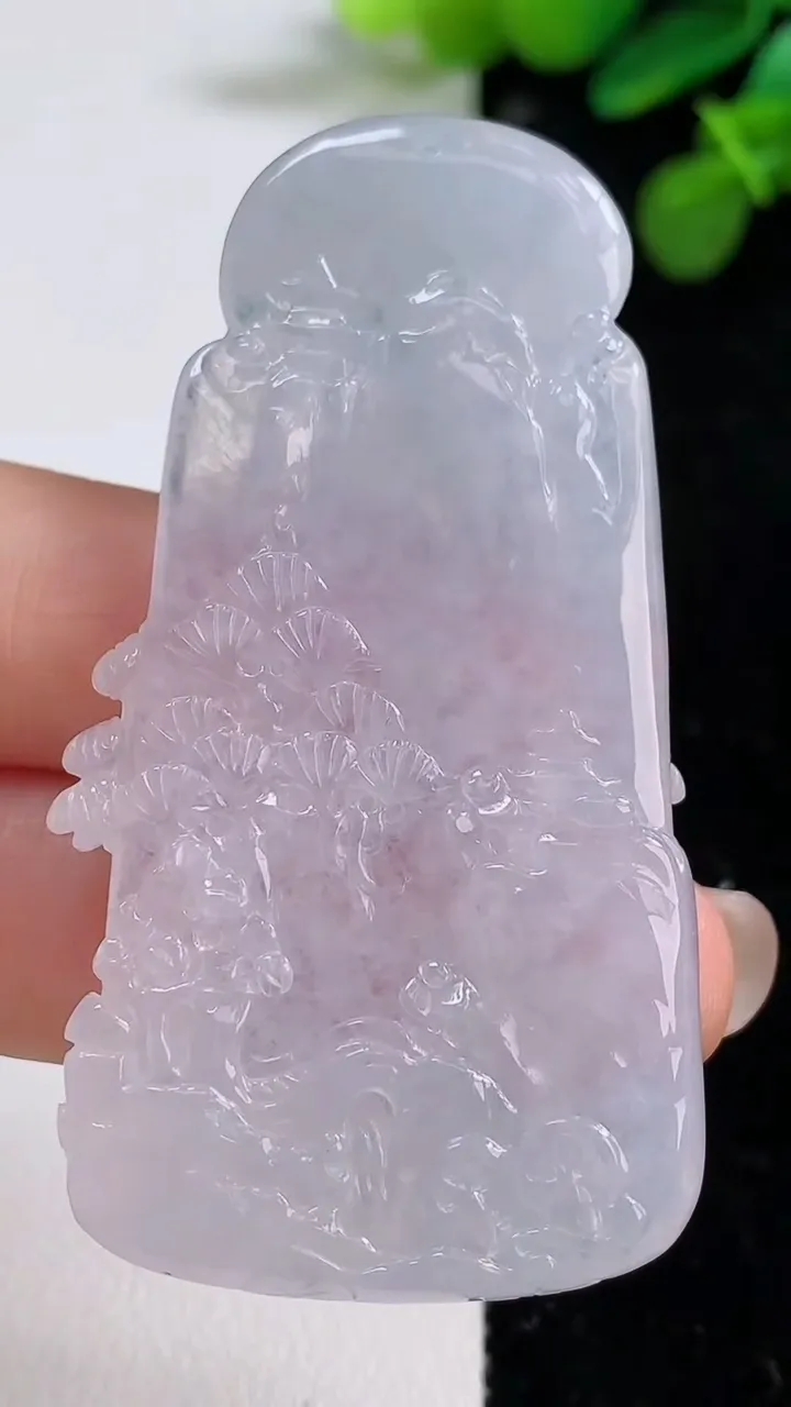 天然A货翡翠牌吊坠，尺寸59-30.7-6，重量:20.40g
8月12日