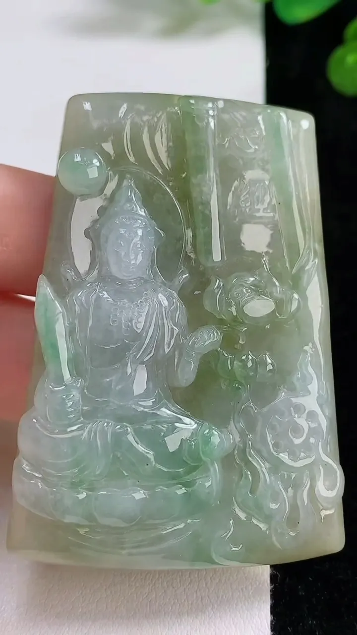 天然A货翡翠虚空藏观音菩萨吊坠，尺寸60.5-42.6-8，重:42.30g
8月12日